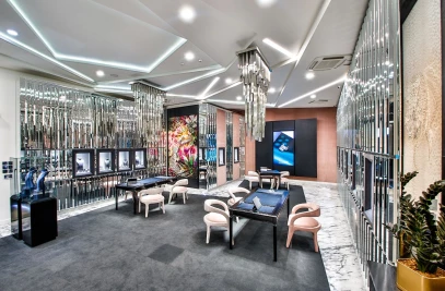 Reflections of Nobility: Niavaran Jewelry Boutique