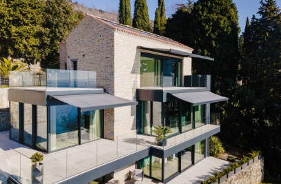 Under the shade of T-Hide overlooking Trieste